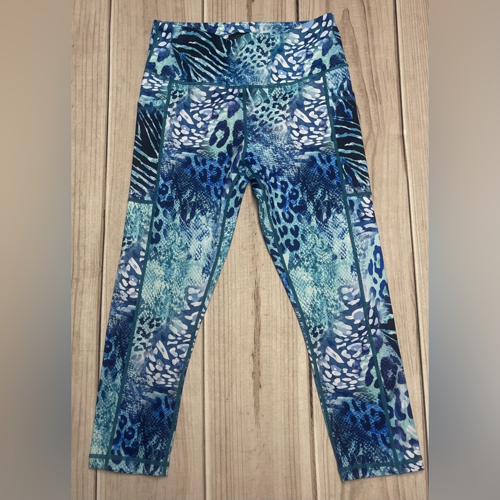 CVG Constantly Varied Gear Size Small Wild Thing Print Capri Leggings Blue